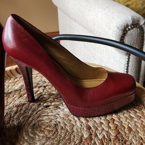 Platform burgundy pump sz 11